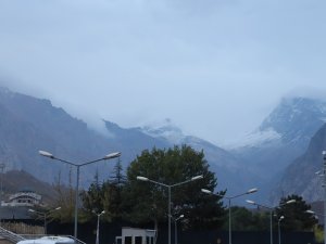 Sümbül Dağı beyaz gelinliği giydi