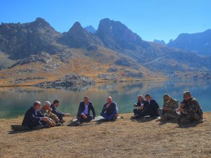 Bakan Soylu,3 bin 300 rakımda semaver çayı içti