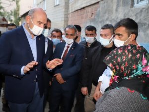 Bakan Soylu Hakkari'de şehit ailelerini ziyaret etti