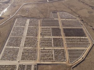 Erzurum'da mezarlıkta kış hazırlığı