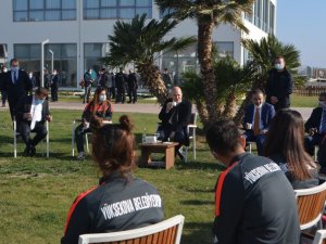 Yüksekova Kadın Futbol Takımı'na “Soylu” jest