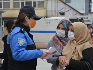 Toplum polisi stant açtı kadınları bilgilendirdi