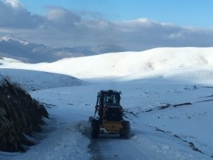 Yayla sakinleri 3 bin rakımda mahsur kaldı