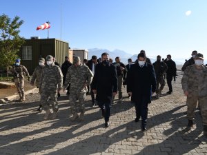 Vali Akbıyık, sınırda ziyaretlerde bulundu
