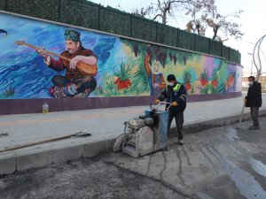 Herkes evinde otururken onlar çalışıyor