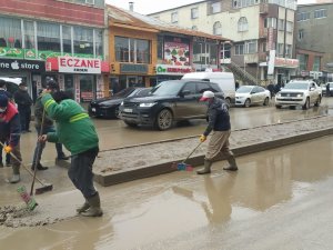 Yağışlardan sonra oluşan çamur temizlendi