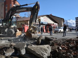 Hakkari'de tıkanan menfez yenilendi