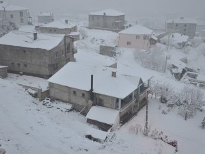 Kar kalınlığı 10 santimetreyi buldu