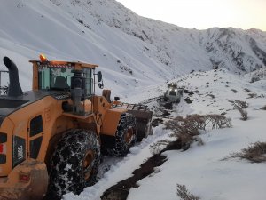 Şemdinli’de karla mücadele çalışması