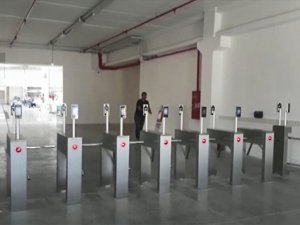 Korona virüse karşı uzaktan ateş ölçerli turnike sistemi