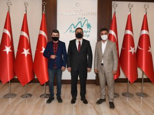 İş adamı İşleyen’den Vali Akbıyık’a ziyaret