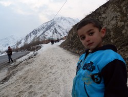 Hakkari'li öğrencilerin tehlikeli eğlencesi