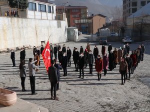 Hakkari’de bayrak töreni