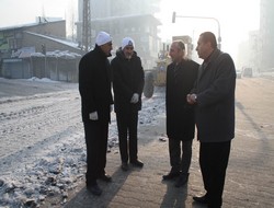 Yüksekova çarşısı kardan temizleniyor