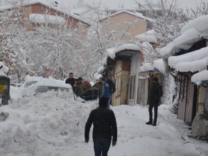 Hakkari’de 213 yerleşim yeri ulaşıma kapandı