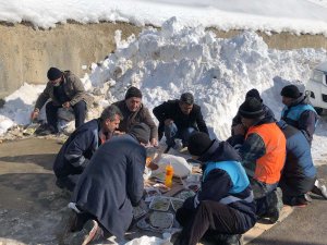 Belediye su timi engel tanımıyor