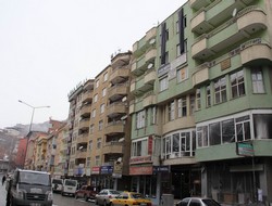 Esnaftan patlamaya siyah bezli kınama