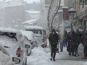 Onlarca köy yolu yeniden ulaşıma açıldı