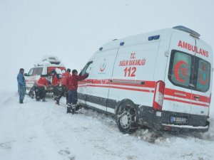 Yüksekova'da doğum hastası için seferberlik