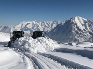 Hakkari'de 234 yerleşim yeri ulaşıma kapandı