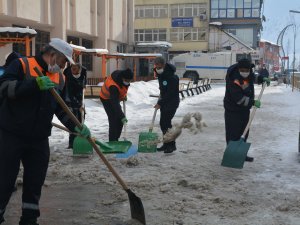 Belediye buz timi görev başında