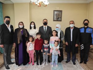Vali Akbıyık'tan şehit ailelerine ziyaret