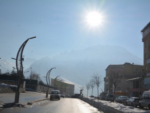 Hakkarililer güne güneşli havayla uyandı