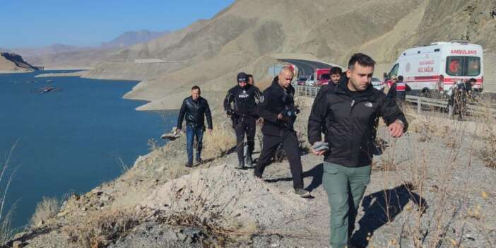 Bir otomobil Zernek barajına yuvarlandı kayıp kişiler aranıyor