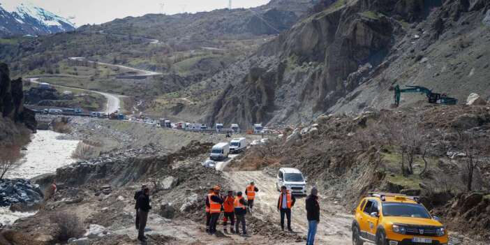Valilik açıkladı, Hakkari-Van yolu geçici kapatıldı