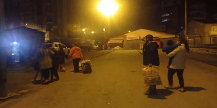 Hakkari'de deprem korkusu uyutmadı