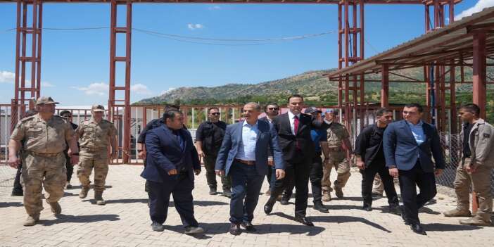 Vali Taşyapan Gümrük Kapısındaki Çalışmaları Yerinde İnceledi