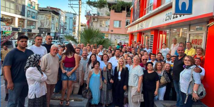 CHP İzmir ve Aydın'da toplu istifalar: 'Özgür Özel'in yanındayız'