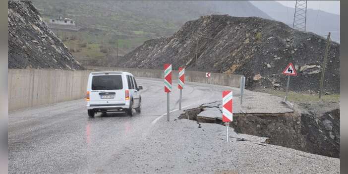 Hakkari Van karayolu çöktü