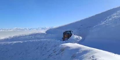 Evliye Üs bölgesi yolu kardan temizlendi