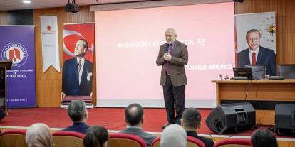 Hakkari üniversitesinde "Uçuş ve Ötesi" konulu konferans düzenlendi