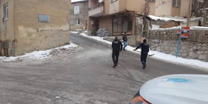 Hakkari kar küreme ve tuzlanma çalışmaları devam ediyor