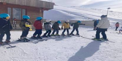 Hakkari'de geleceğin kayakçıları yetiştiriliyor