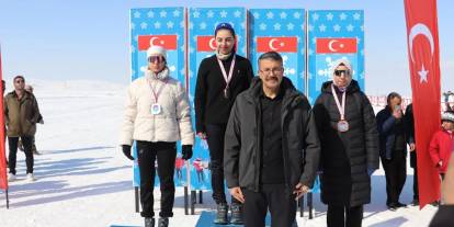 Hakkari Madalyalara Doymuyor Zirvede Kar ve Zafer!