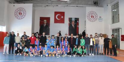 Hakkari’de badminton müsabakaları yapıldı