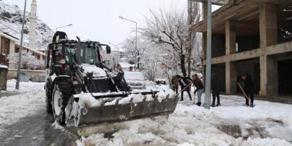 Çukurca belediyesinin kar mesaiyi devam ediyor