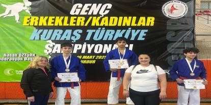 Kuraş Türkiye Şampiyonasında Hakkarili sporcular şampiyon oldu