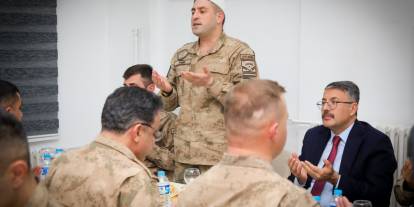 Vali Çelik, Jandarmanın iftar yemeğine katıldı