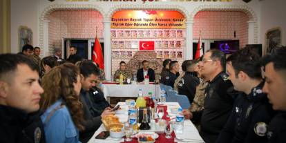Vali Çelik, polis sofrasında iftarını açtı