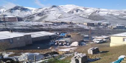 Başkale'ye Mayıs ayında kar yağdı