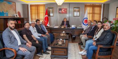 Van Yüzüncü Yıl Üniversitesi Öğretim Üyelerinden Rektör Gençcelep'e hayırlı olsun ziyareti