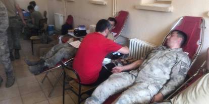 Hakkari Jandarma kan bağışında bulundu