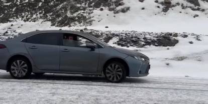 Karabet Geçidi'ne Mayıs ayında kar yağdı