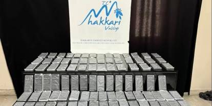 Hakkari'de 136 adet cep telefonu el geçirildi