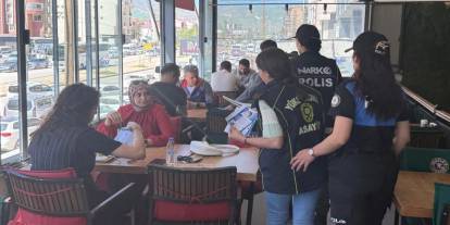 Hakkari Polisi "Geleceğini Uyuşturma" broşürü dağıttı