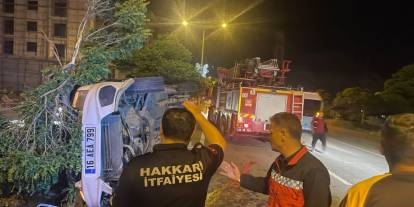 Hakkari’de Kamyonet Takla Attı: 1 Yaralı